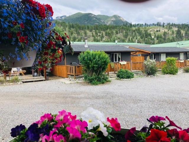 Piccadilly Motel Radium Hot Springs Exteriör bild